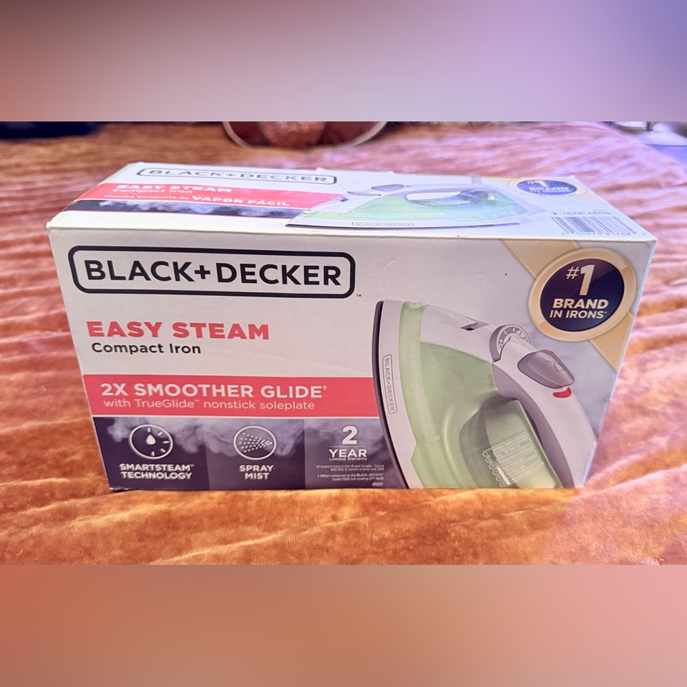 Black & Decker Easy Steam Iron with Green and White Design